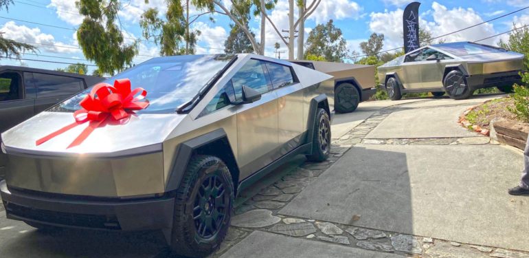 Tesla Cybertruck: Yenilikçi Tasarımıyla Geleceğin Elektrikli Pikaplarına Yol Açıyor